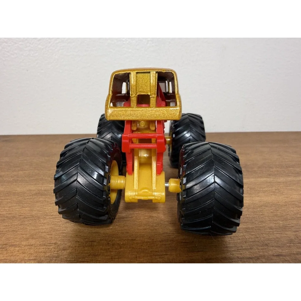 Spin Master Monster Jam Gold 40th Anniversary Exclusive Grave Digger